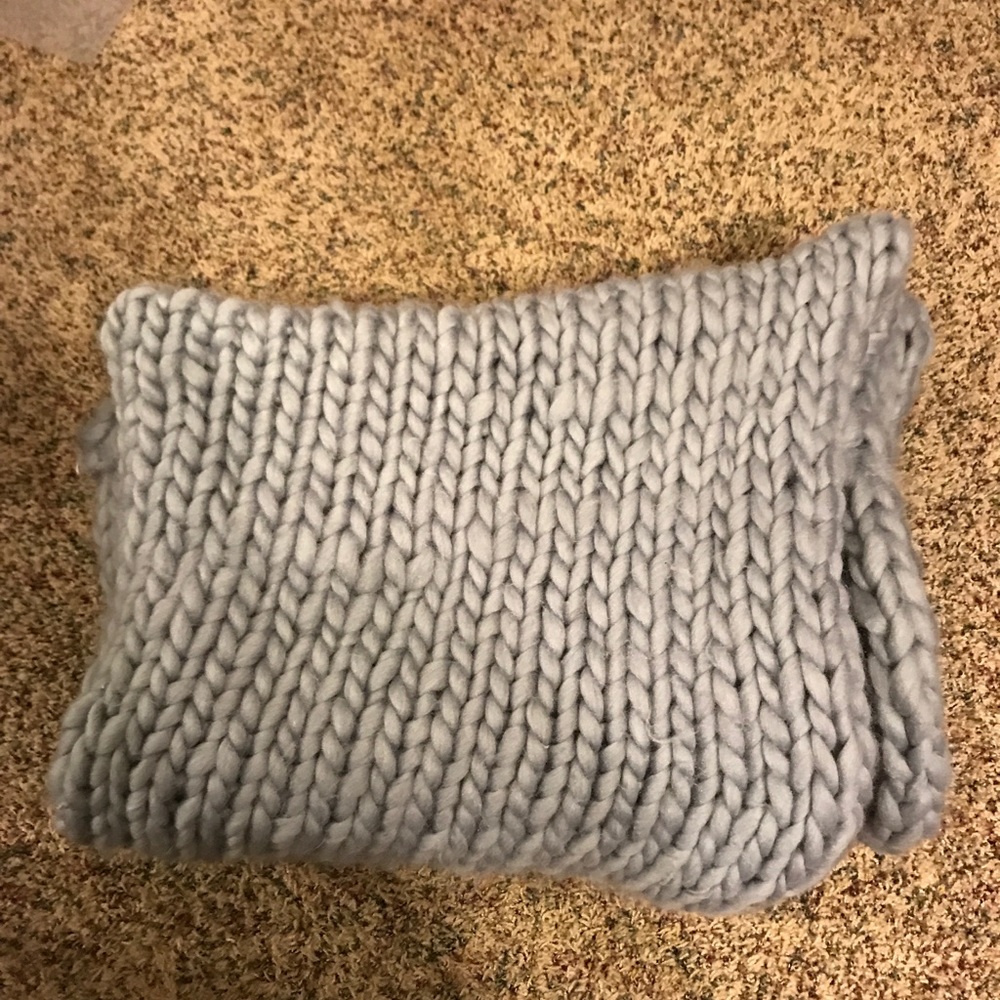 Thick knit throw